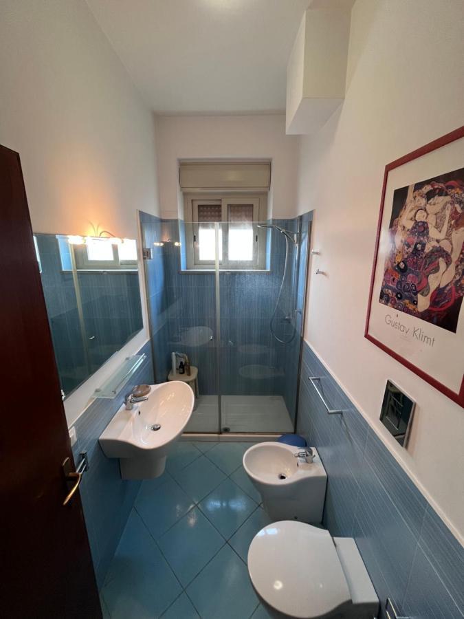 Friends House Apartment Палермо Екстериор снимка