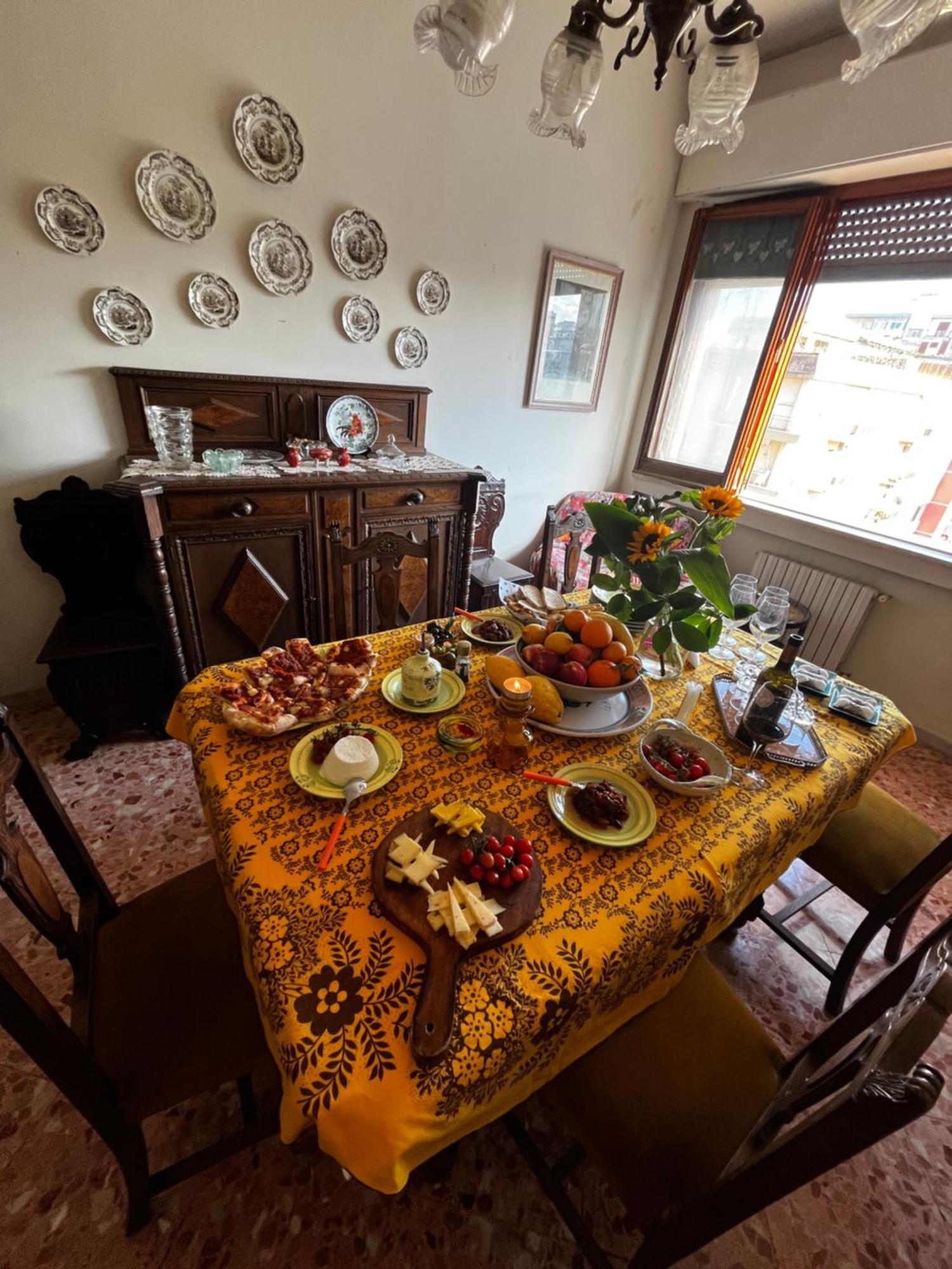 Friends House Apartment Палермо Екстериор снимка